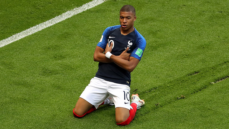 Mbappe trên chuyến tàu cao tốc