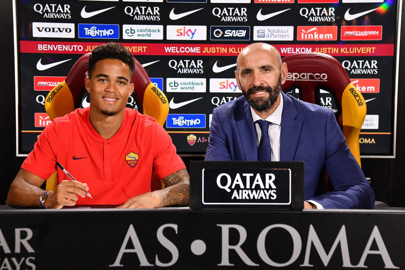 5 chữ kí bạn có thể bỏ lỡ vì World Cup: Man Utd vồ hụt con trai Kluivert