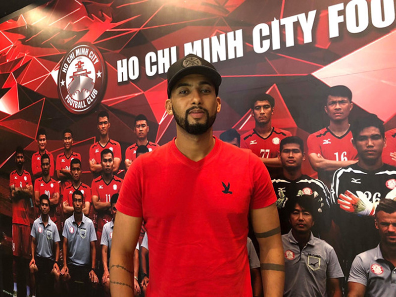 Đồng đội của Ronaldinho về 'giải cứu' CLB TP.HCM