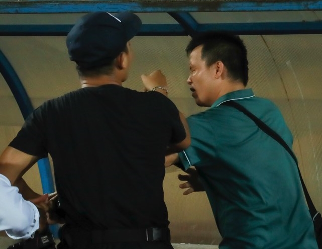 Ảnh bài viết BTC sân Thiên Trường có đồng lõa trong vụ hành hung phóng viên?