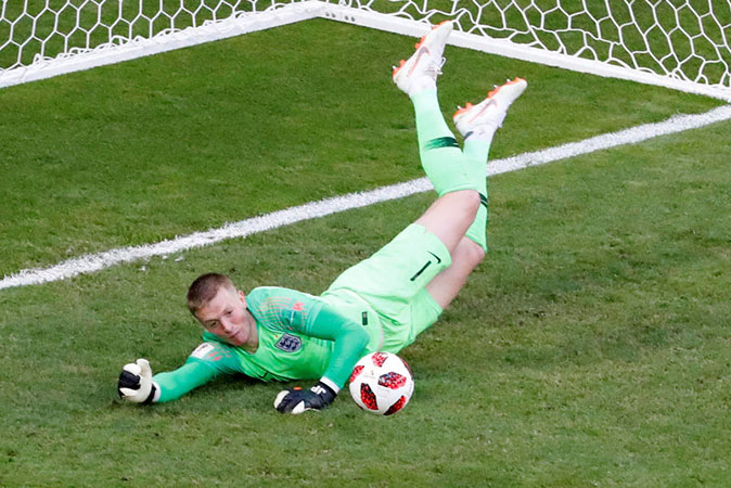 Nhìn Jordan Pickford để thấy Joe Hart ngồi nhà là đúng