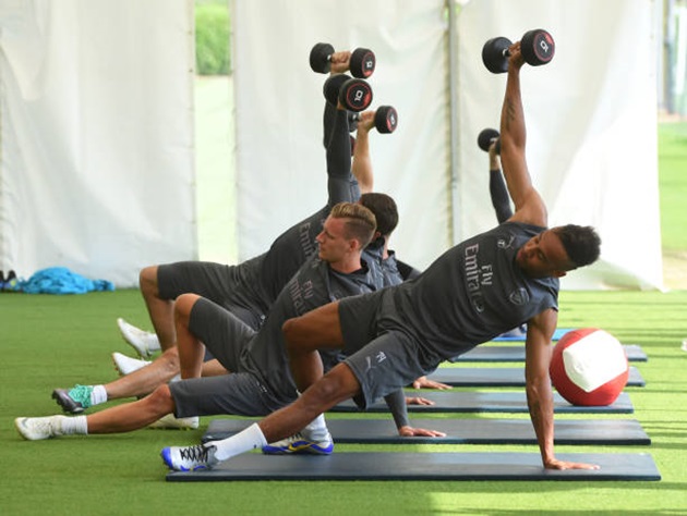 Ảnh bài viết Đẩy tạ, hít xà đơn, Aubameyang làm tất cả để thành Vua phá lưới mùa tới