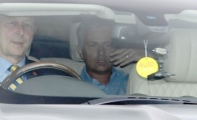 Ảnh bài viết Mourinho trở lại đại bản doanh Man Utd, mùa giải sắp khởi tranh