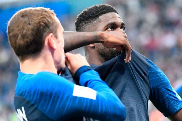 Ảnh bài viết Đánh bại Fellaini khi không chiến, Umtiti đưa Pháp tiến gần chức vô địch
