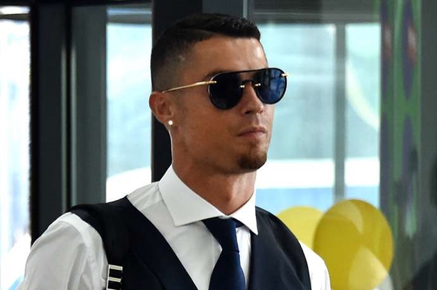 Dybala, Khedira phản ứng thế nào khi Ronaldo đến Juventus?