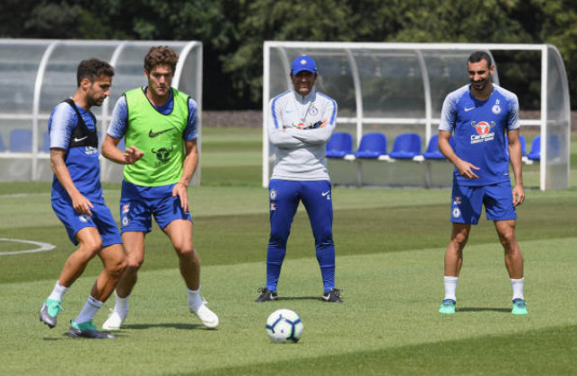 Ảnh bài viết Sắp bay ghế, Conte vẫn miệt mài tập luyện cho Chelsea