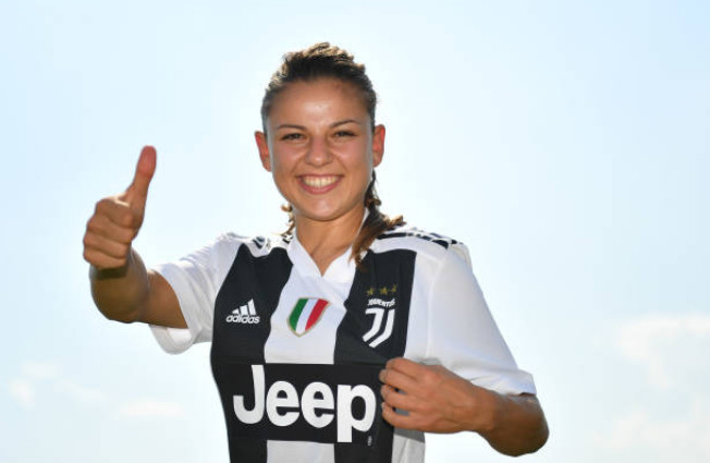 Ảnh bài viết Đánh bại Milan, Juventus chào đón 'bông hồng' Ba Lan tới Ý