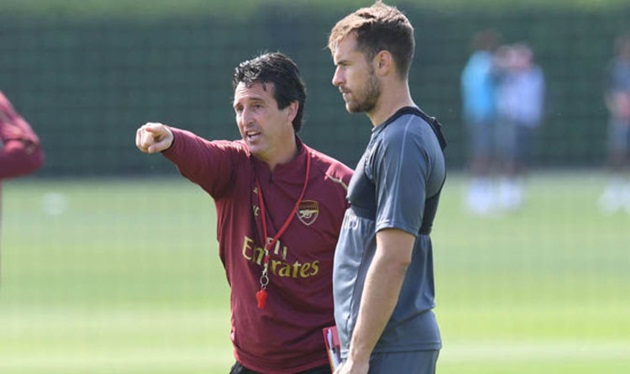 Emery giục Arsenal CHỐT thỏa thuận với tiền vệ 27 tuổi
