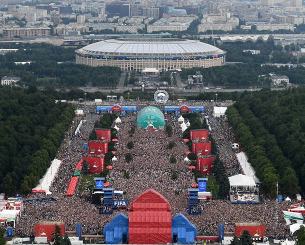 Choáng ngợp với cách làm "fan zone" của Nga trong trận Chung kết