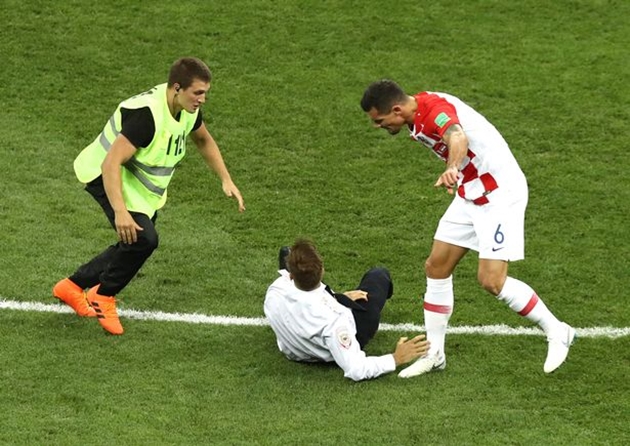 Dejan Lovren giải thích hành động tự tay 'xử lý' Hooligan