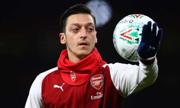 HLV Emery xác nhận Ozil sẽ chơi trọn vẹn ở tour du đấu đến Singapore
