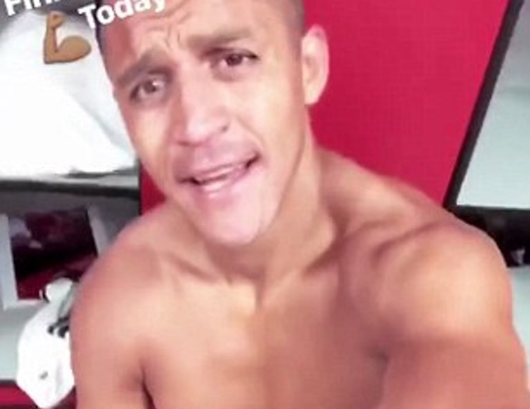 Alexis Sanchez 'một mình một cõi' ở Carrington