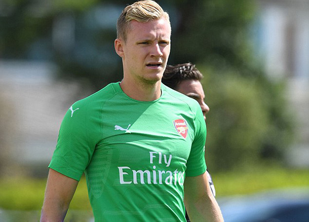 Bernd Leno ra mắt Arsenal trong trận thắng "hủy diệt" trước Crawley