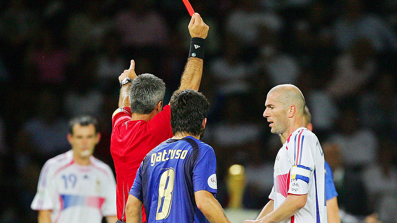 Sau 12 năm, trọng tài tiết lộ sự thật về chiếc thẻ đỏ của Zidane
