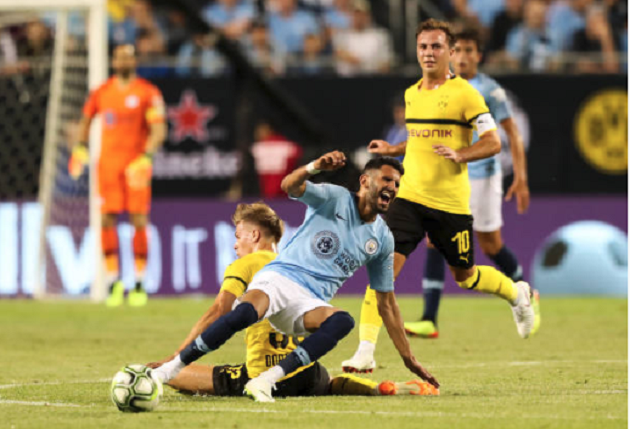 Ảnh bài viết Pep Guardiola "xanh mặt" khi tân binh Mahrez nằm sân đau đớn ngay trận ra mắt