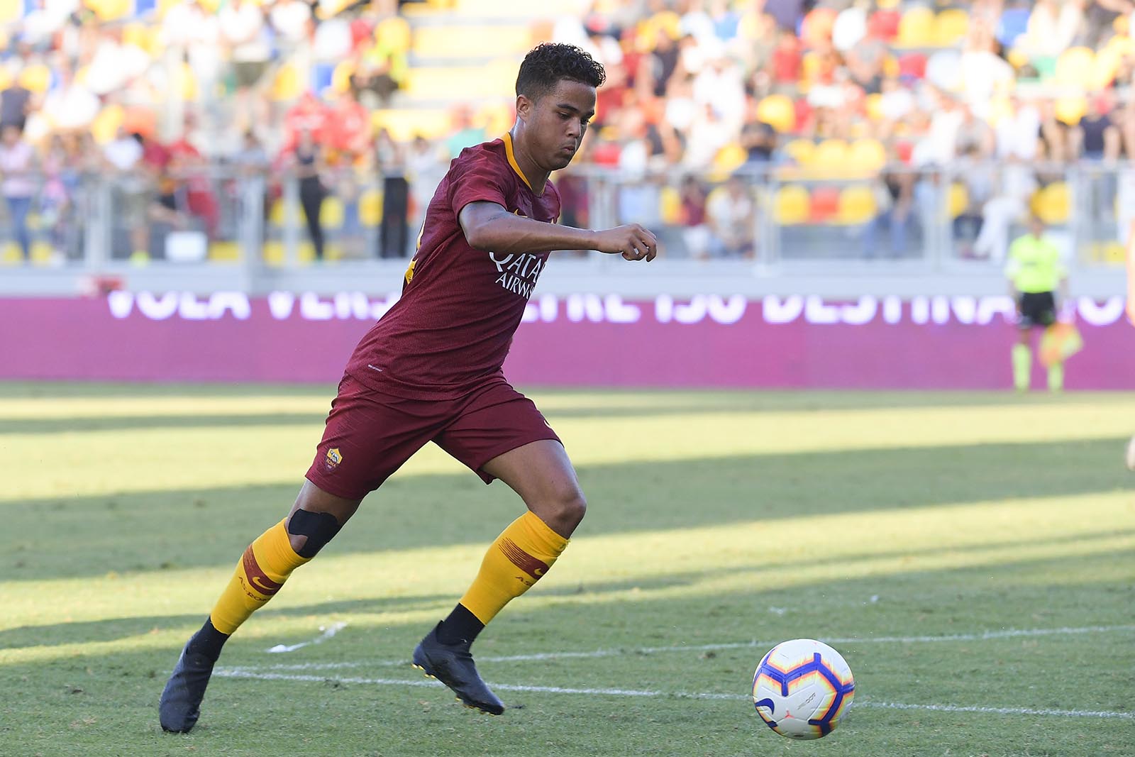 Ảnh bài viết Con trai Kluivert tranh cãi với Edin Dzeko ngay lần đầu đá chính