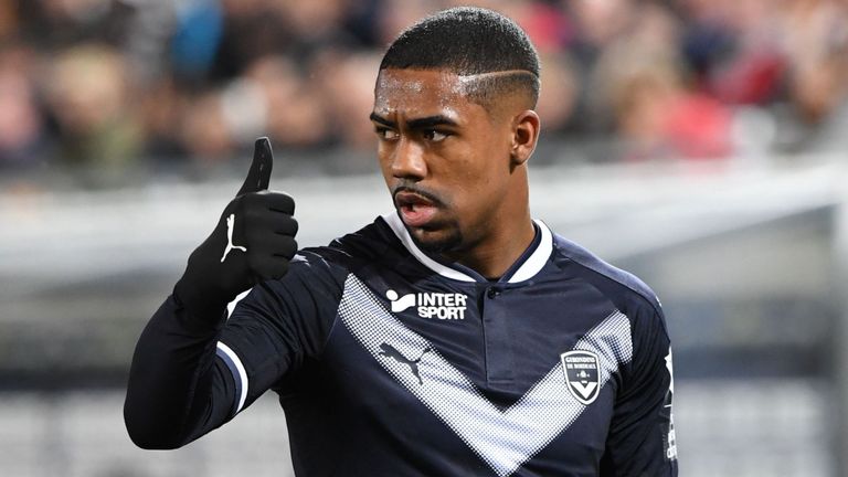 Ảnh bài viết Đánh một vòng lớn, Malcom khiến Roma lẫn Everton muối mặt