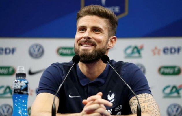 Giroud xác nhận sẽ cạo trọc ở mùa giải mới