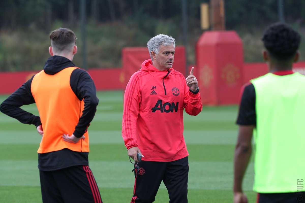 Góc Man Utd: Liệu Mourinho có giải được “lời nguyền mùa thứ 3”?