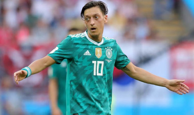 Mesut Ozil: Phận đời cay đắng của kẻ ngụ cư!