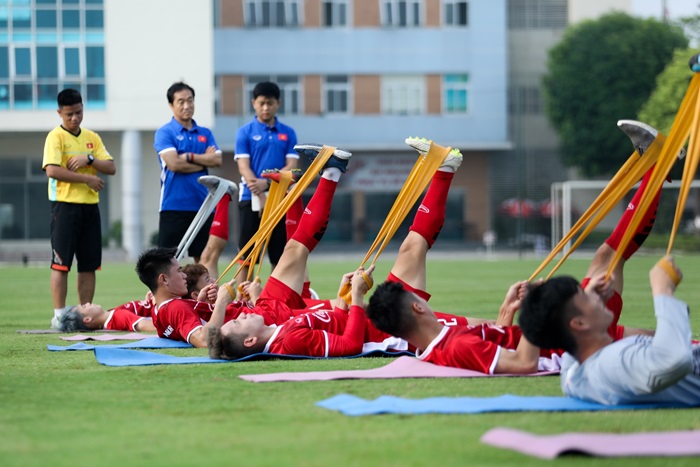 Ảnh bài viết U23 Việt Nam tập nhẹ trong buổi đầu tập trung