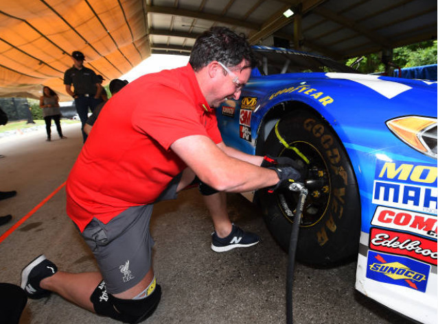 Ảnh bài viết Các huyền thoại Liverpool quậy nát dàn xe đua trên đất Mỹ