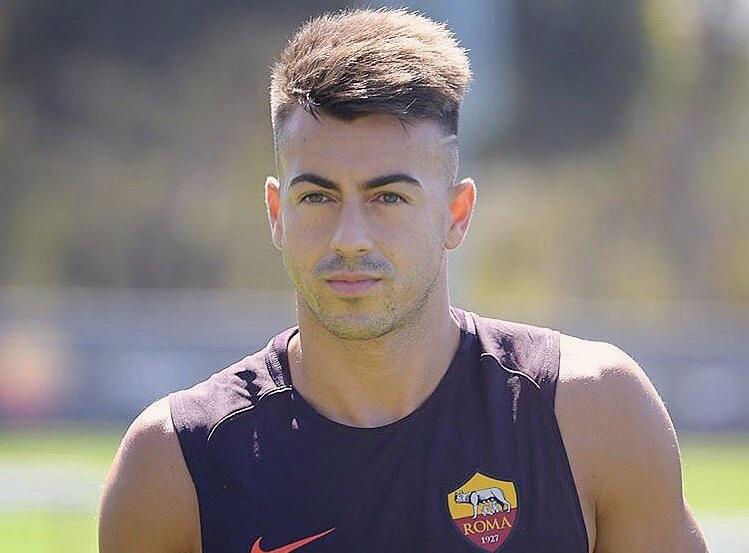 Ảnh bài viết El Sharaawy hóa nam thần trên sân tập