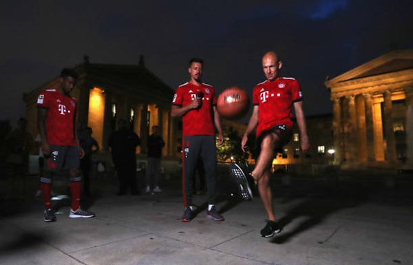 Tâng bóng rổ, bầu dục, tennis, thú vui của Robben, Coman, Wagner?