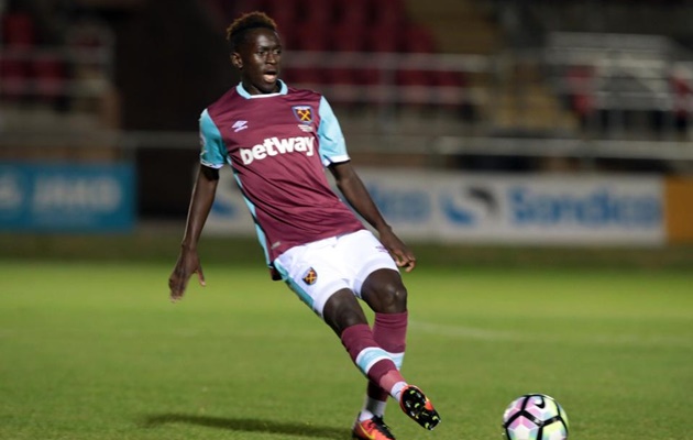 Barca lặn lội sang Phần Lan "xem giò" sao trẻ West Ham