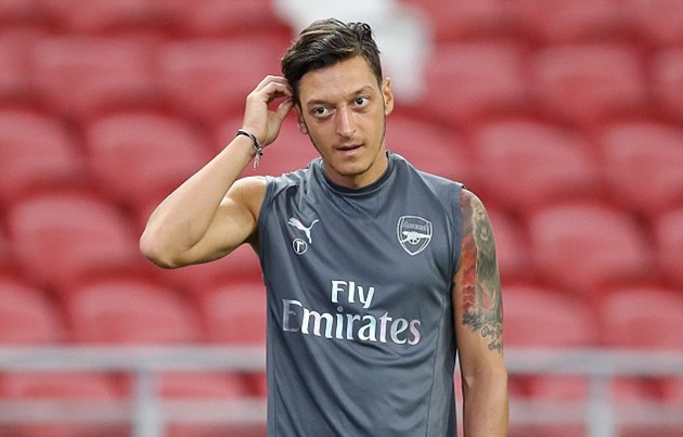 18h35 ngày 28/07, Arsenal vs PSG: Ozil xuất trận