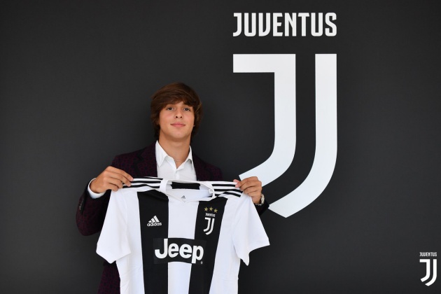 Juventus tiếp tục 'xâm lược' Tây Ban Nha bằng hợp đồng với cầu thủ Barca