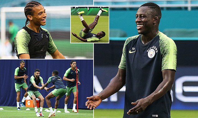 Ảnh bài viết Mendy 'lăn, lê, bò, trườn' khuấy động sân tập Man City