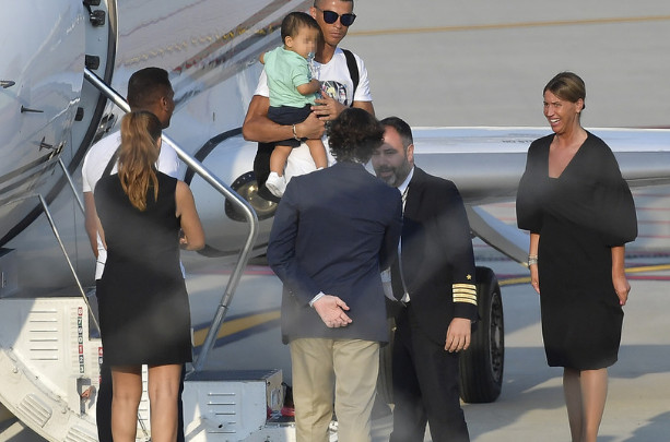 Ảnh bài viết Ronaldo đặt chân trở lại Italia, chuẩn bị tập luyện cùng Juventus