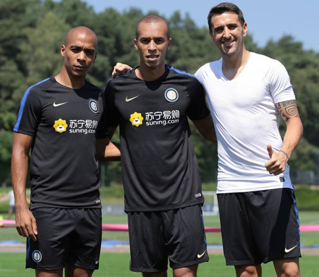 Siêu trung vệ của Inter Milan được chào đón như người hùng trong ngày hội quân