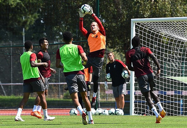 Ảnh bài viết Cuộc chiến bắt đầu: Karius không chịu thua Alisson trên sân tập Liverpool