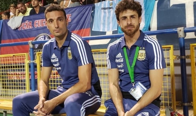 Messi sẽ được dẫn dắt bởi thần tượng tại ĐT Argentina