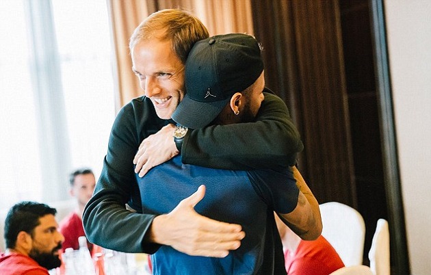 Ảnh bài viết Neymar "tay bắt mặt mừng" trong ngày hội ngộ thầy mới