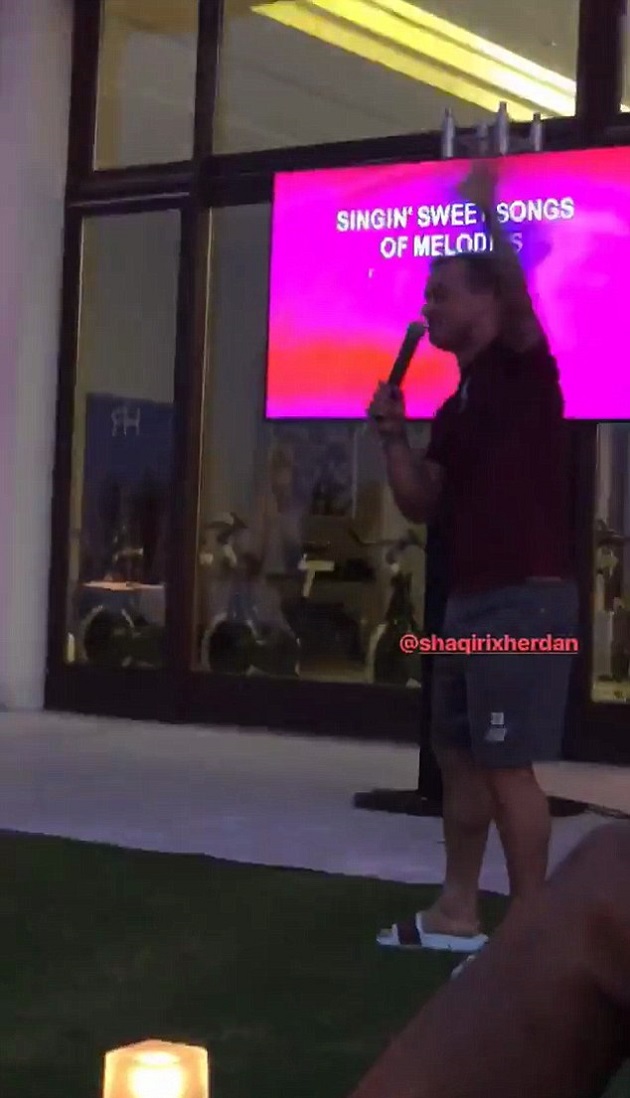 Ảnh bài viết Dàn tân binh Liverpool, người trổ tài ca hát, người đánh guitar ngọt lịm