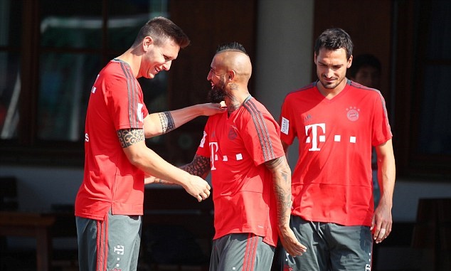 Ảnh bài viết M.U hay Barca? Vidal có động thái lạ trên sân tập Bayern Munich