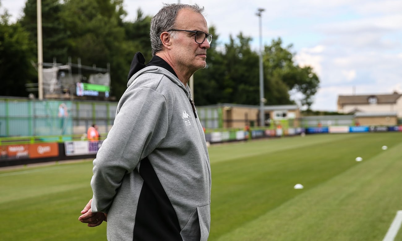 Ảnh bài viết 'Gã điên' Marcelo Bielsa bắt cầu thủ nhặt rác