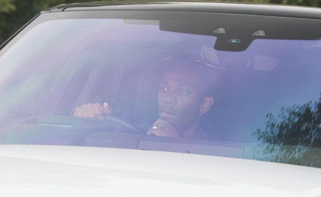 Ảnh bài viết Án trảm lơ lửng, Martial mặt vẫn 'lạnh như tiền' đến sân tập Man Utd