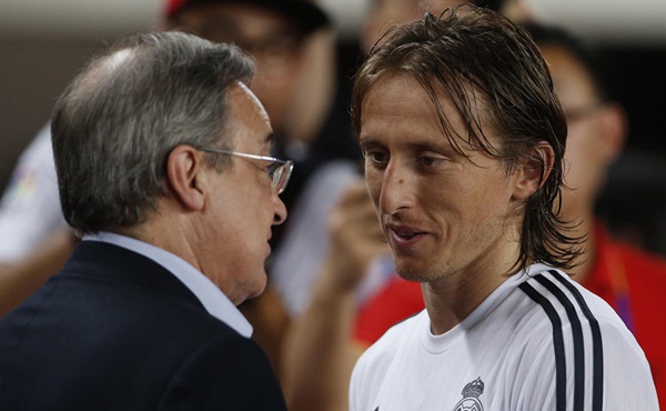 Quẫn bách trong việc giữ chân Modric, chủ tịch Real phải dùng "kế bẩn"