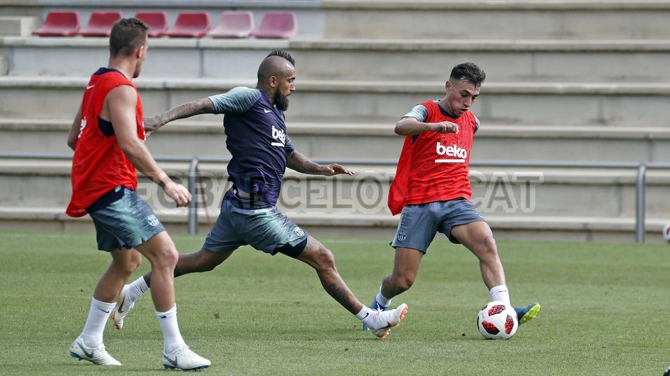 Ảnh bài viết Arturo Vidal bị ma cũ 'bắt nạt' trên sân tập