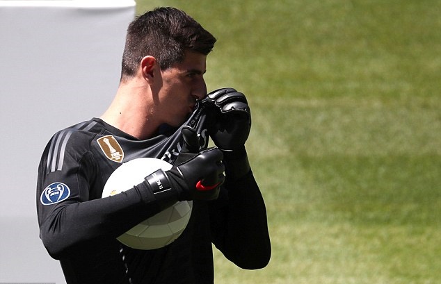 Ảnh bài viết Courtois chọc điên CĐV Chelsea: "Còn gì tuyệt hơn khi Hazard cùng tới Real"