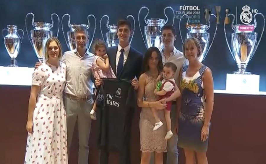 Ảnh bài viết Sau tất cả, Courtois cũng đã đoàn tụ với gia đình tại Madrid