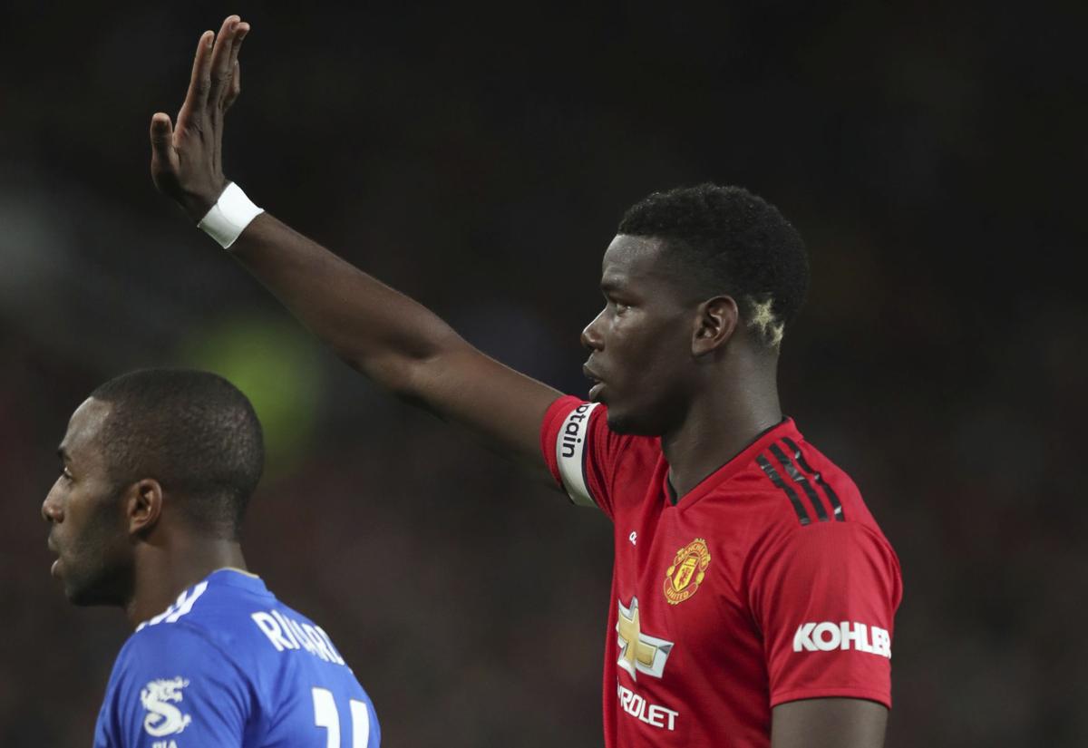 Ảnh bài viết Hậu chiến thắng Leicester, Pogba rời xa Old Trafford cùng 2 'vệ sĩ' đặc biệt