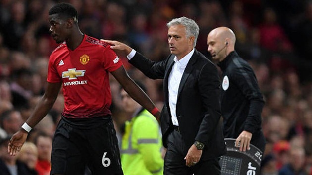 Băng thủ quân MU: Sự rối trí của Mourinho hay chiêu trò "treo củ cà rốt"?