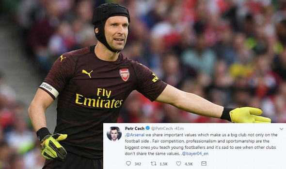 Bị chế giễu, Cech đáp trả khiến đội bóng cũ của Leno phải xấu hổ