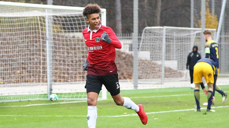 Ảnh bài viết Điểm tin tối 14/08: M.U nhắm Leroy Sane 2.0; Liverpool lại nổ 'bom tấn'?