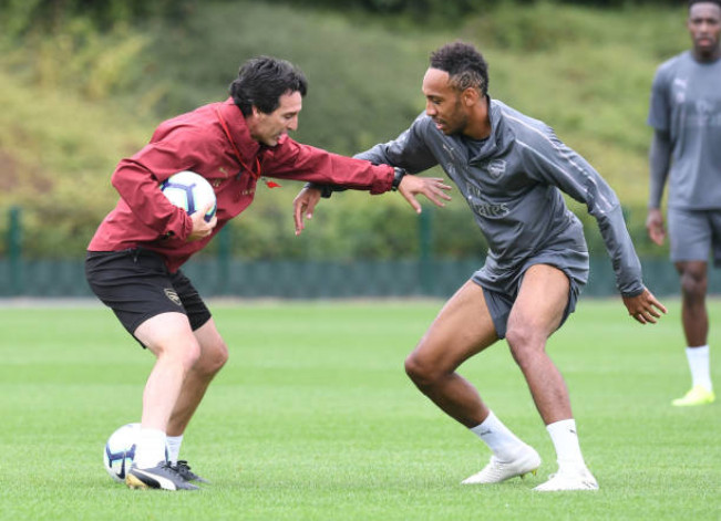 Ảnh bài viết Emery ôm bóng, quyết không cho Aubameyang đụng vào